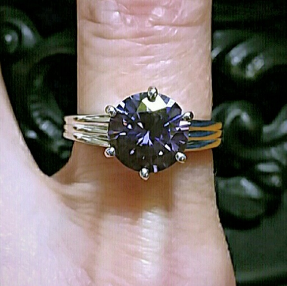 PURPLE MOISSANITE RING - Picture 5 of 8